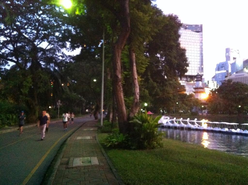 Smile Society Vandrarhem Bangkok Exteriör bild