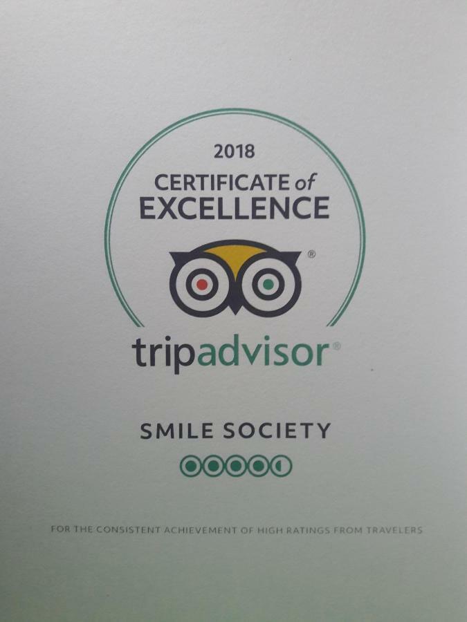 Smile Society Vandrarhem Bangkok Exteriör bild